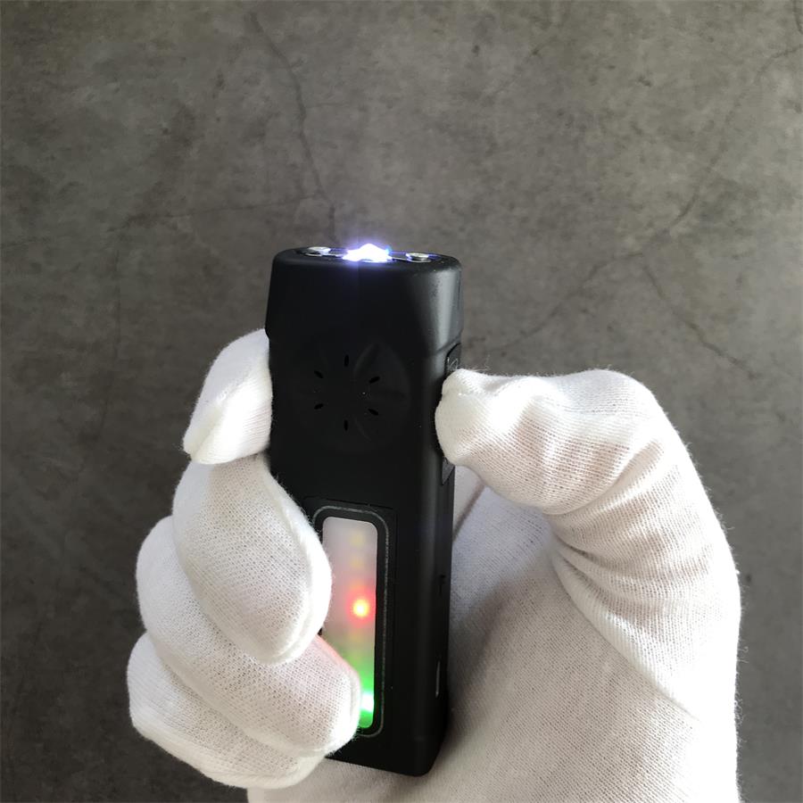 Multifunctional stun gun 9