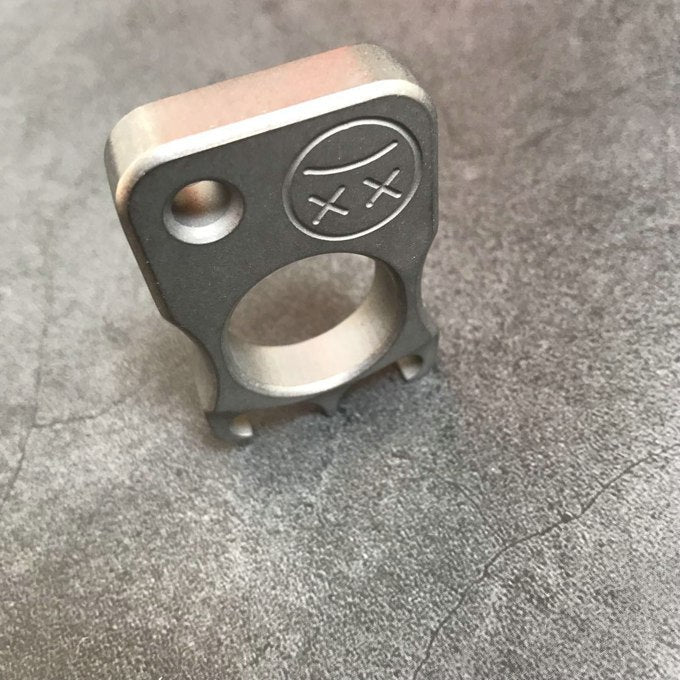 Multi-functional Titanium Alloy Outdoor One-finger Tool