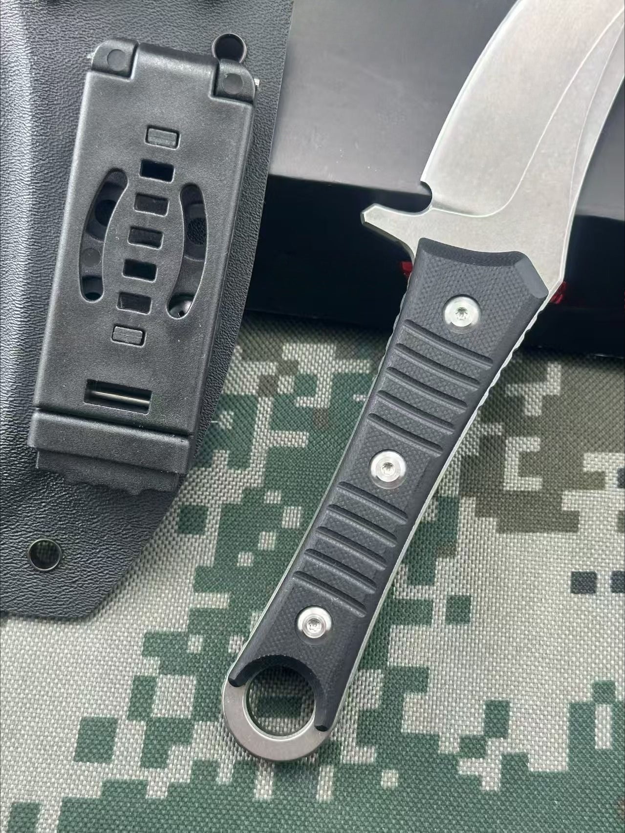 SBK D2 Steel Stonewashed Surface Outdoor Tool