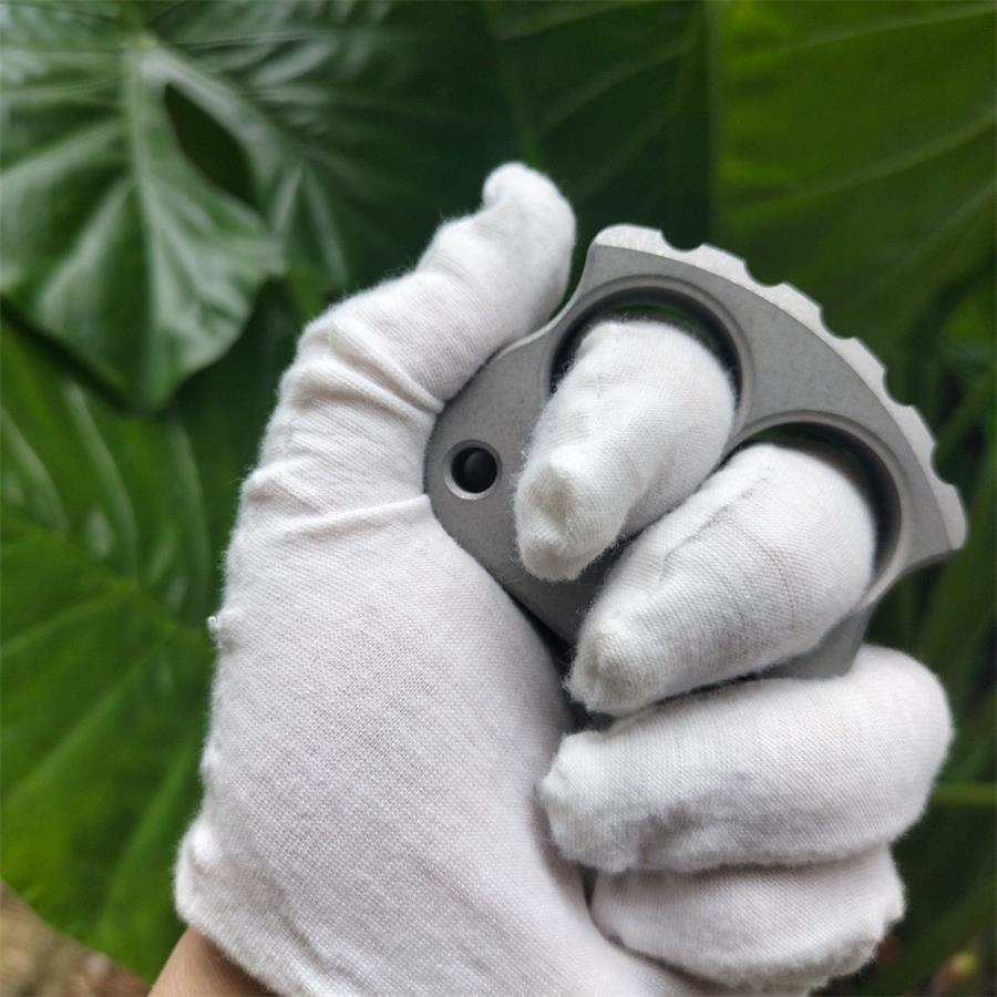 Thick Steel Skull Portable EDC Keychain Backpack Outdoor Tool