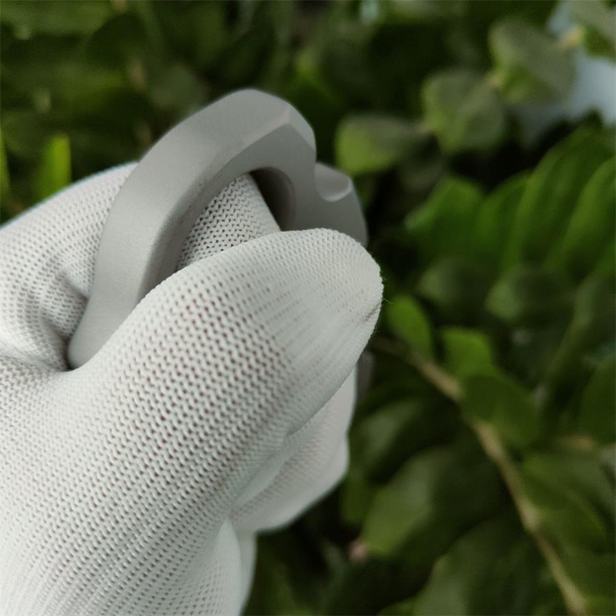 Sandblasted Titanium Alloy Four Hole Outdoor Tool